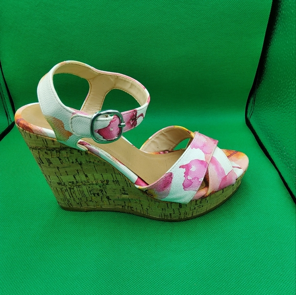 Floral wedges - Picture 3 of 3